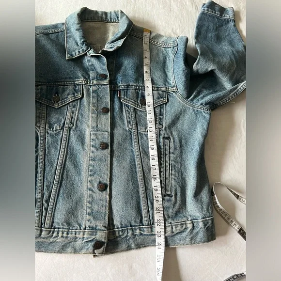 Vintage Levi's ClassicTrucker Jean Jacket in distressed vintage blue Size L - Picture 5 of 12